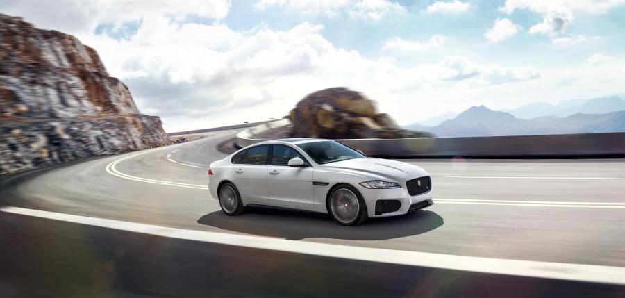  Jaguar XF S AWD 2015 года  (фото 38 из 43)
